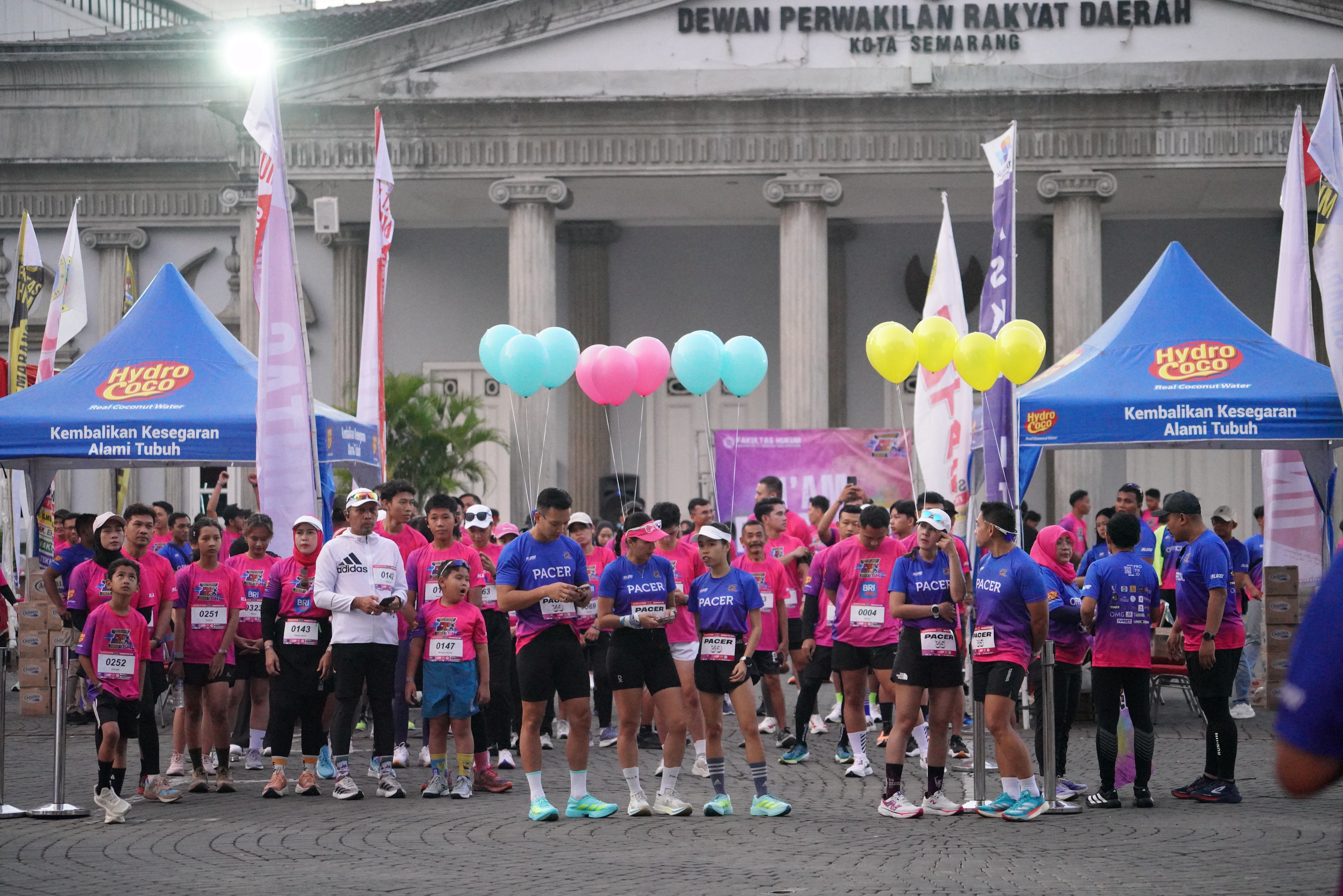 Meriah ! Fun Run Untag Warnai Pagi di Kota Semarang