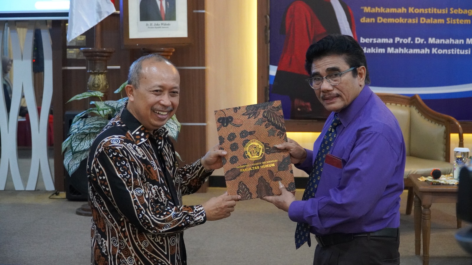 Hakim Mahkamah Konstitusi Beri Kuliah Pakar di Untag Semarang